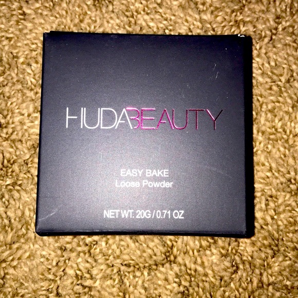 HUDA BEAUTY Other Huda Beauty Easy Bake Loose Powder Banana Bread